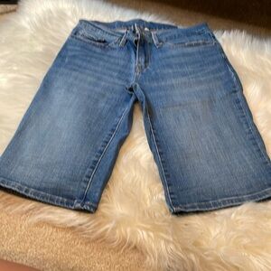 Levi’s Bermuda shorts 🩳